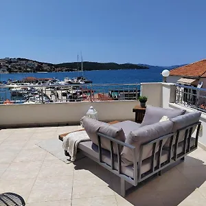 https://apartment-ciovo-radic.hotels-in-trogir.com