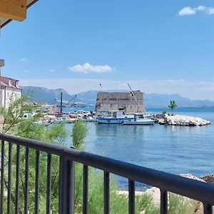 https://apartment-mornar.hotels-in-trogir.com