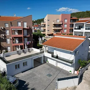 apartments-lastro-trogir.hotels-in-trogir.com/