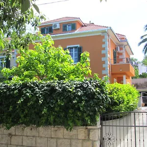 Apartment Bacvice Holiday With Free Parking, Split